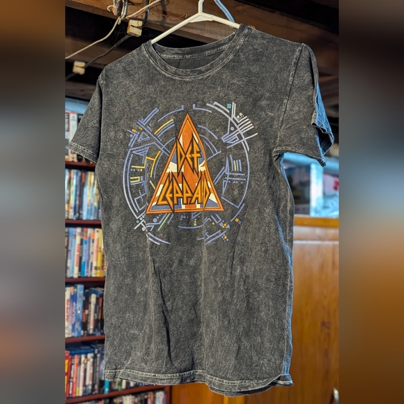 Spencer's Other - Def Leppard Men's Officially Licensed Black Distressed Wash size small T-Shirt